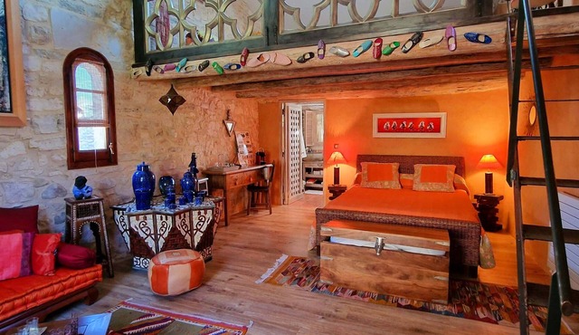 Love Room,discrétion , Luxe ,calme,volupté de L'orient,jacuzzi Dans le Jardin