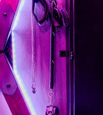 Love Room Escale du Desir - Balançoire d'amour, Croix de Saint André, Menottes et Fauteuil Tantra - love-room-alsace-67