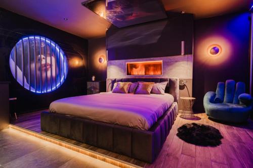 Love Room Les Private Places - Lit King Size et Jacuzzi Privé