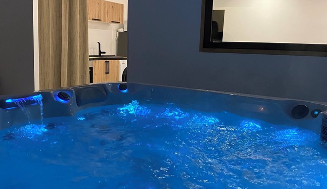 Love room/private jacuzzi/exceptional accommodation