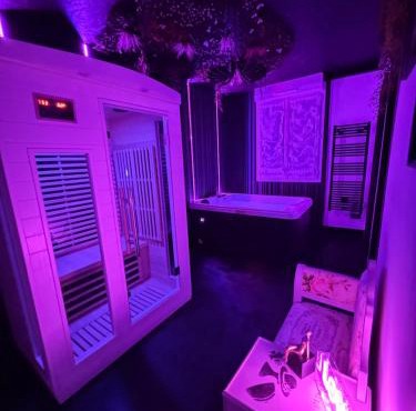 Love room spa et bien etre avec jacuzzi et sauna
