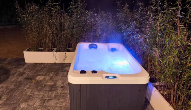 Love room with private jacuzzi near Golfe du Morbihan