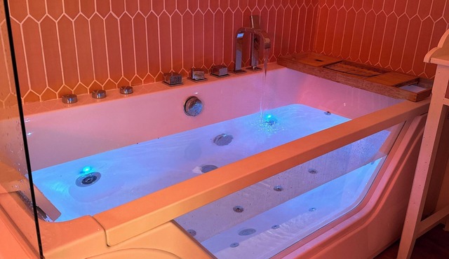 LOVE Room with spa & starry sky