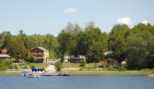 Love Shack-1 bedroom Cottage with two person jet tub