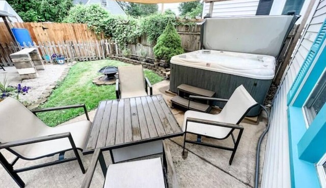 Love Shack Private Hot tub steps to Jet/Town