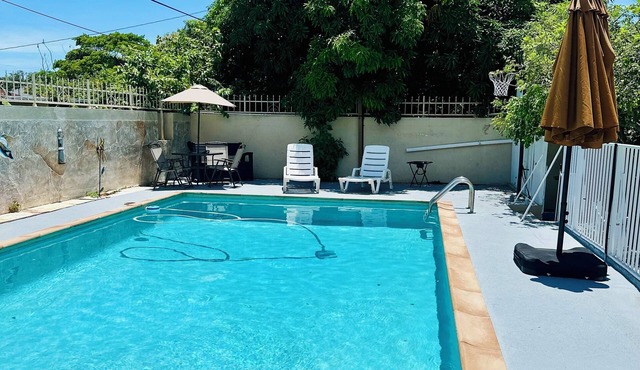 Love Story 2-bedroom pool house in Miami with free parking & BBQ