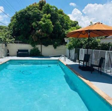 Love Story Pool House, free parking & BBQ