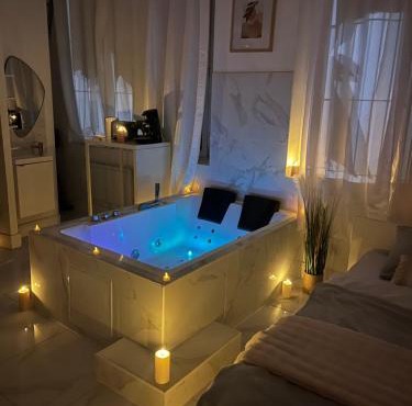 Love White Room Privée avec Spa privatif