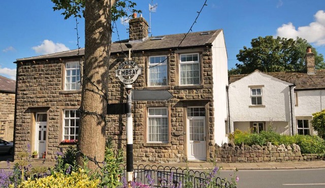 Lovejoy Cottage - luxe cottage on the Yorkshire Dales