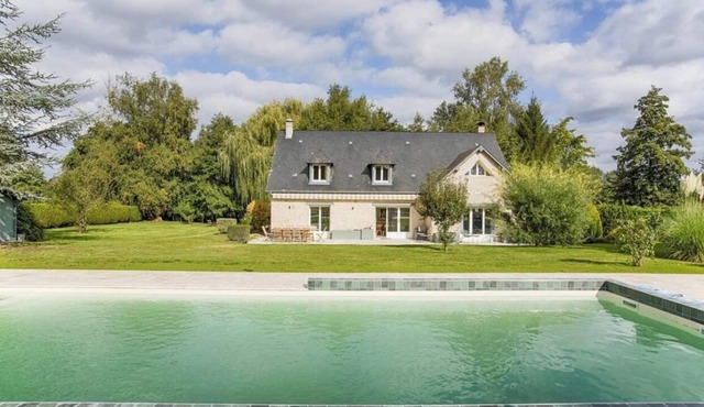 Lovely spacious villa with sauna pool and garden