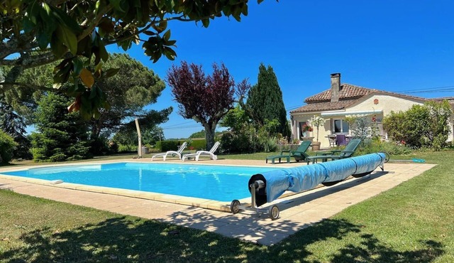 Lovely farmhouse with exclusive pool, enclosed garden and beautiful views