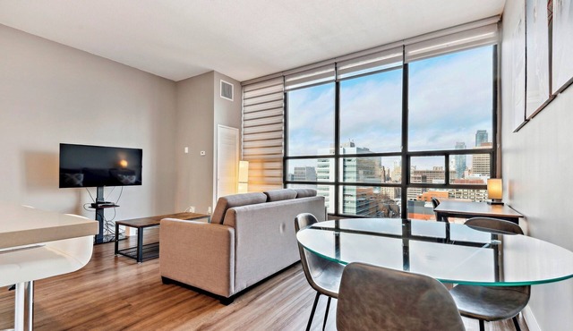 Lovely 1+1-BR in DT Toronto