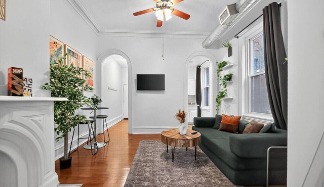 Lovely 1/1 Center City | King Bed | Sleeper Sofa