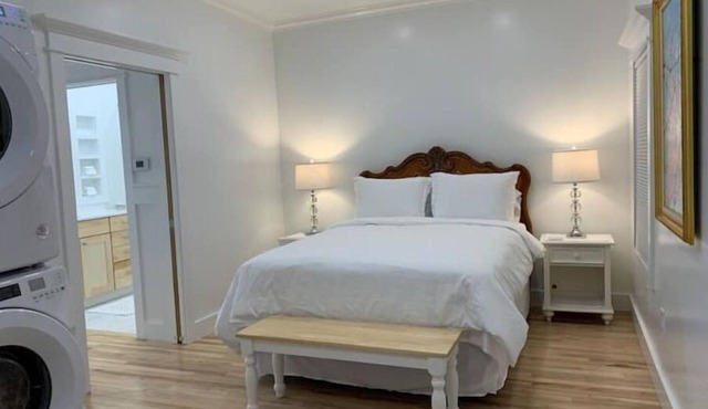 Lovely 1 bdrm 3 blocks from hospital