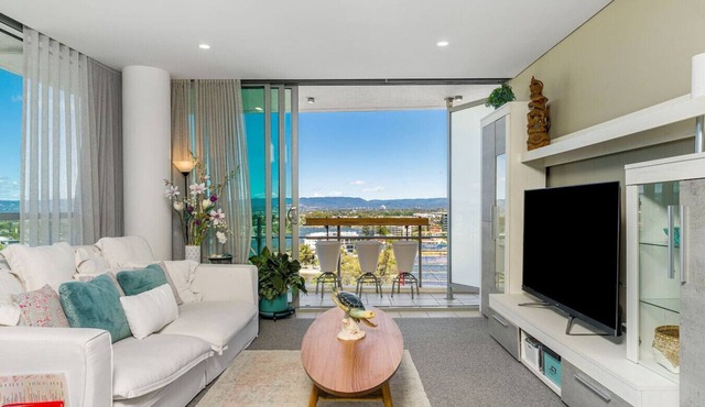 Lovely 1 Bed apartment with stunning views & pool