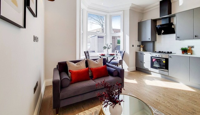 Lovely 1-Bed Apartment in London with Courtyard