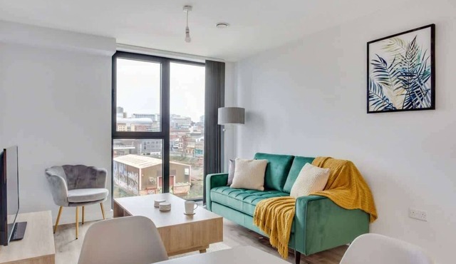 Lovely 1 Bed Birmingham Apartment w Terrace Access