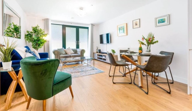 Lovely 1 bed flat with patio in Central Redhill