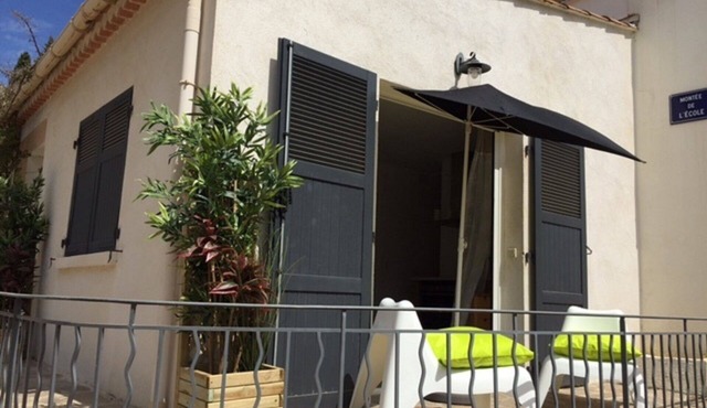 Lovely, 1 Bedroom Apartment; just a short walk to sea and gorgeous sandy Beach