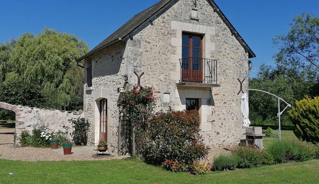 Lovely 1-bedroom cottage in tranquil Le Petit-Pressigny, perfect for relaxing.