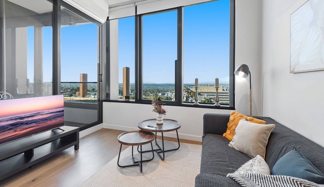 Lovely 1-Bed Pad with Balcony, Gym & Pool