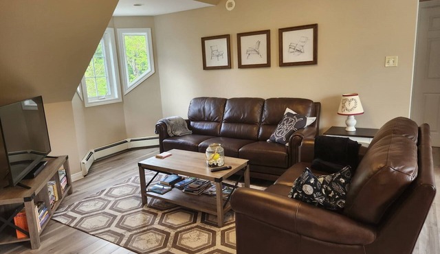 Lovely 1 Bedroom Apartment on Fancy Lake