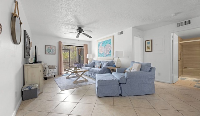 Lovely 1 bedroom 1 bath condo located within walking distance to car free beach. SC158