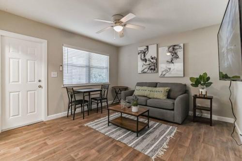 Lovely 1 Bedroom Steps from the Beach