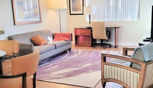 Lovely 1 Bedroom Apartment at Fullerton