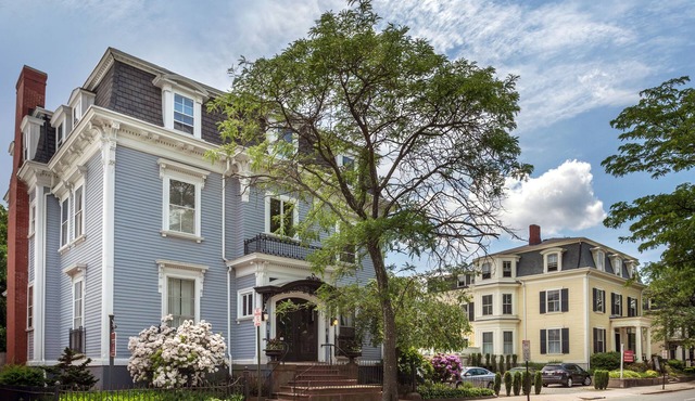 Lovely 1 Bedroom Apartment in Wayland Square, Steps to Brown University