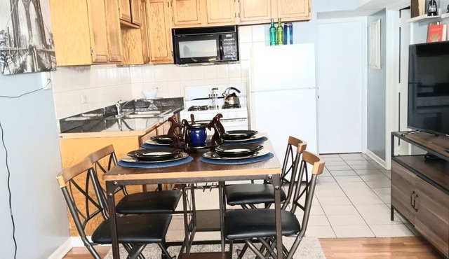 Lovely 1- Bedroom Apartment In Chicago Midway!