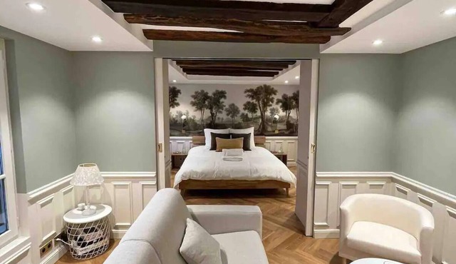 Lovely 1 bedroom apartment with indoor fireplace