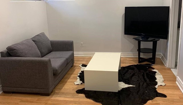 lovely 1 bedroom apartment in a quiet neighborhood.