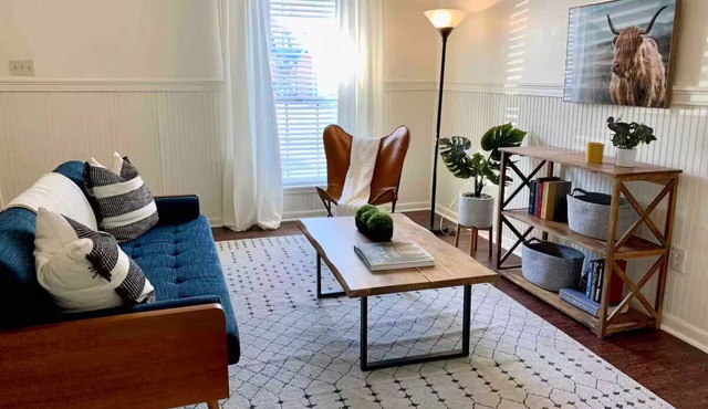 Lovely 1 bedroom condo with patio minutes from LSU