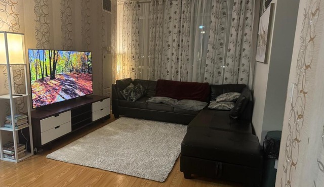 Lovely 1 bedroom Condo Downtown Mississauga Square One
