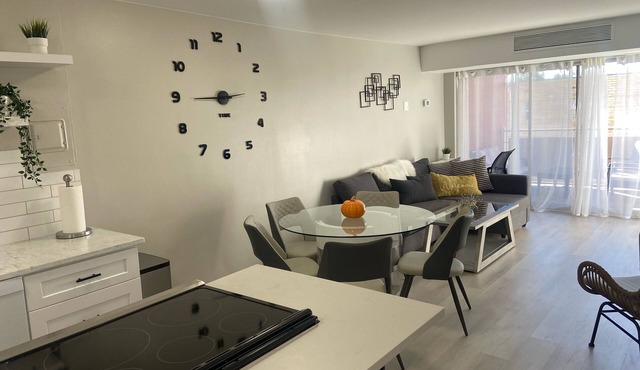 Lovely 1-bedroom condo near shops & dining!