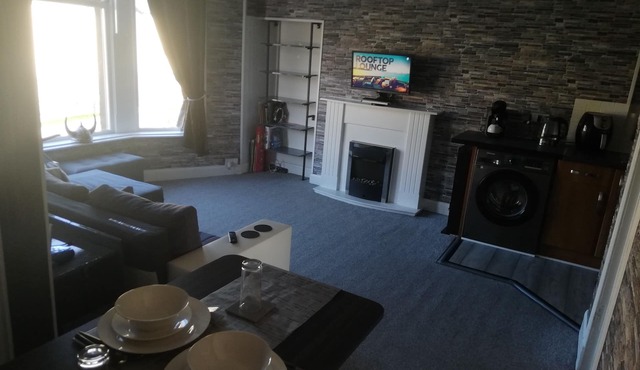 Lovely 1 Bedroom condo with sea views.