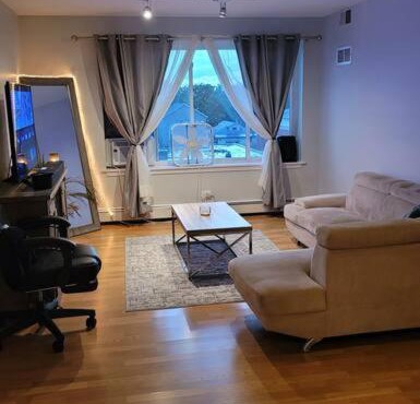 Lovely 1-bedroom condominium with free designated parking on premises