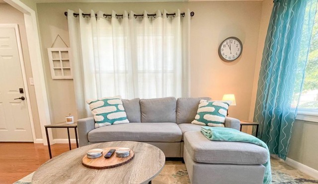 Lovely 1 Bedroom Duplex with King Bed