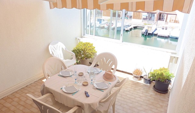 Lovely 1-bedroom flat 200m from beaches with terrace and parking