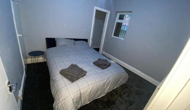 Lovely 1- Bedroom Flat With Free Parking