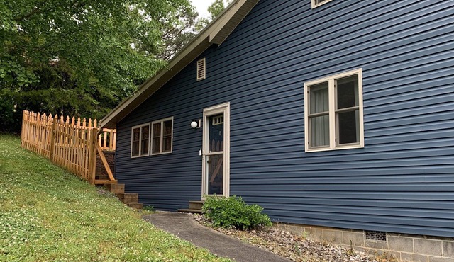 Lovely 1 Bedroom Lake Apartment