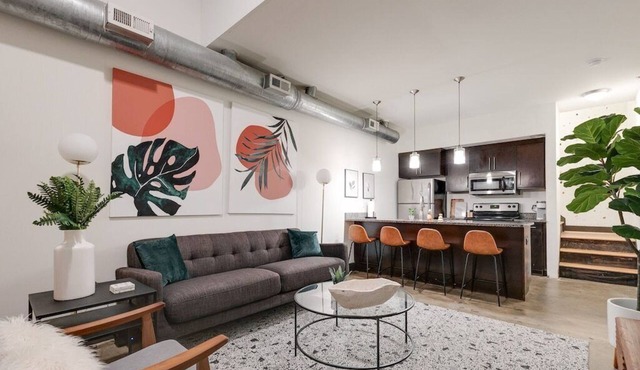 Lovely 1-Bedroom Loft with Free Parking and Wifi