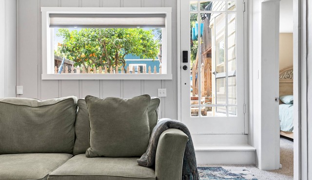 Lovely 1-bedroom Oasis with Patio/Private Entry