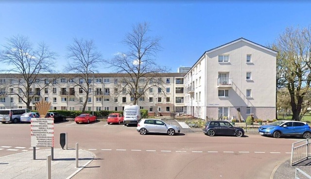 Lovely 1-bedroom property with balcony in West end