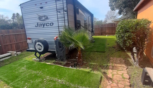 Lovely 1-bedroom recreational vehicle with AC in Sacramento near Rancho Cordova