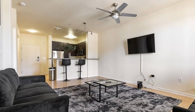 Lovely 1 bedroom rental unit with pool