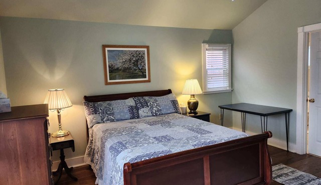 Lovely 1-bedroom studio apartment with AC in peaceful Boalsburg.