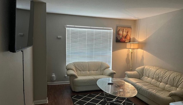 Lovely 1-Bedroom Townhome with Nice Amenities