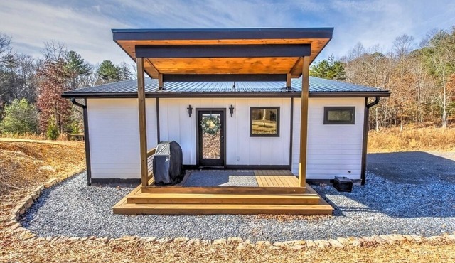 Lovely 1-bedroom cabin with AC in peaceful Mineral Bluff
